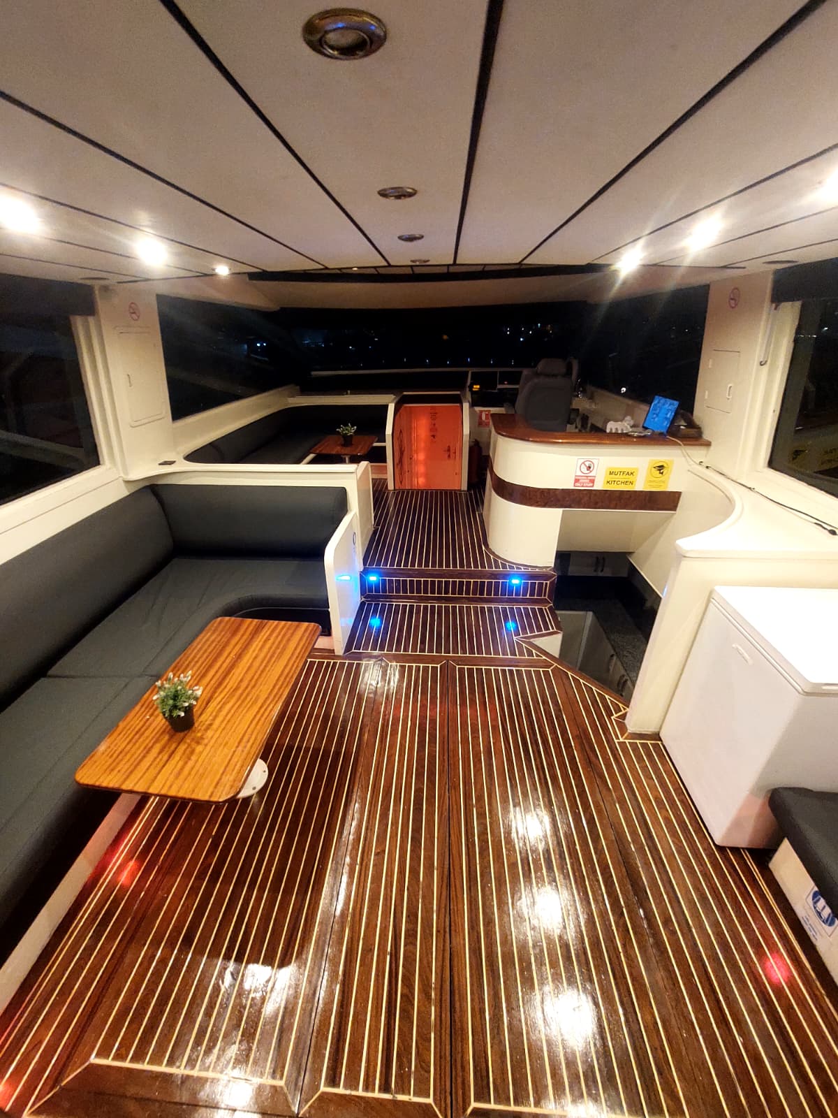 Orta Boy Özel Yat (10–20 Kişi) Galeri